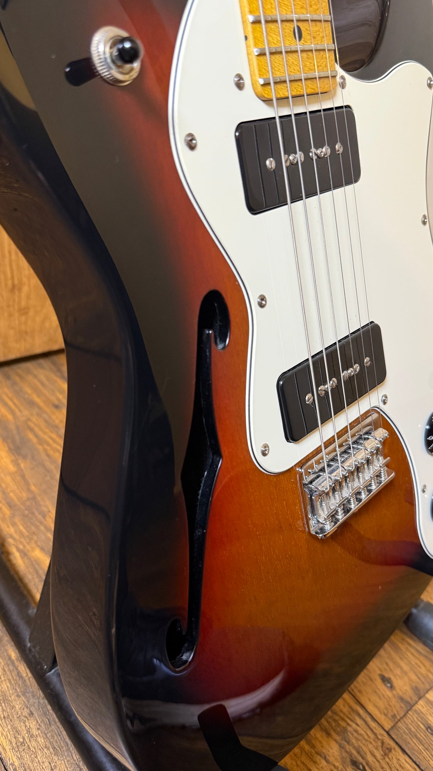 Fender Telecaster Modern Player Thinline Deluxe