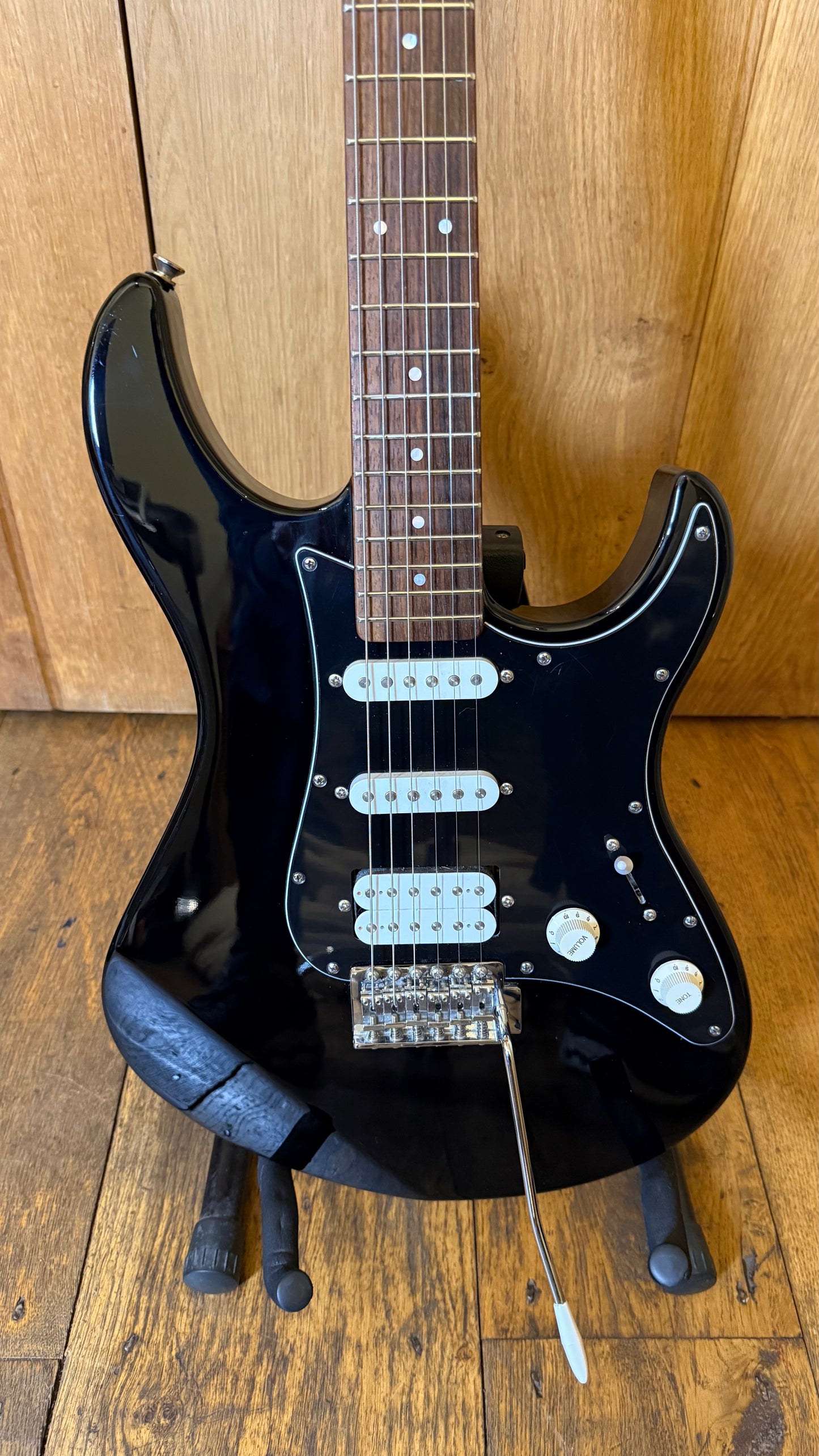 Yamaha Pacifica 012