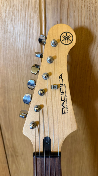 Yamaha Pacifica 012