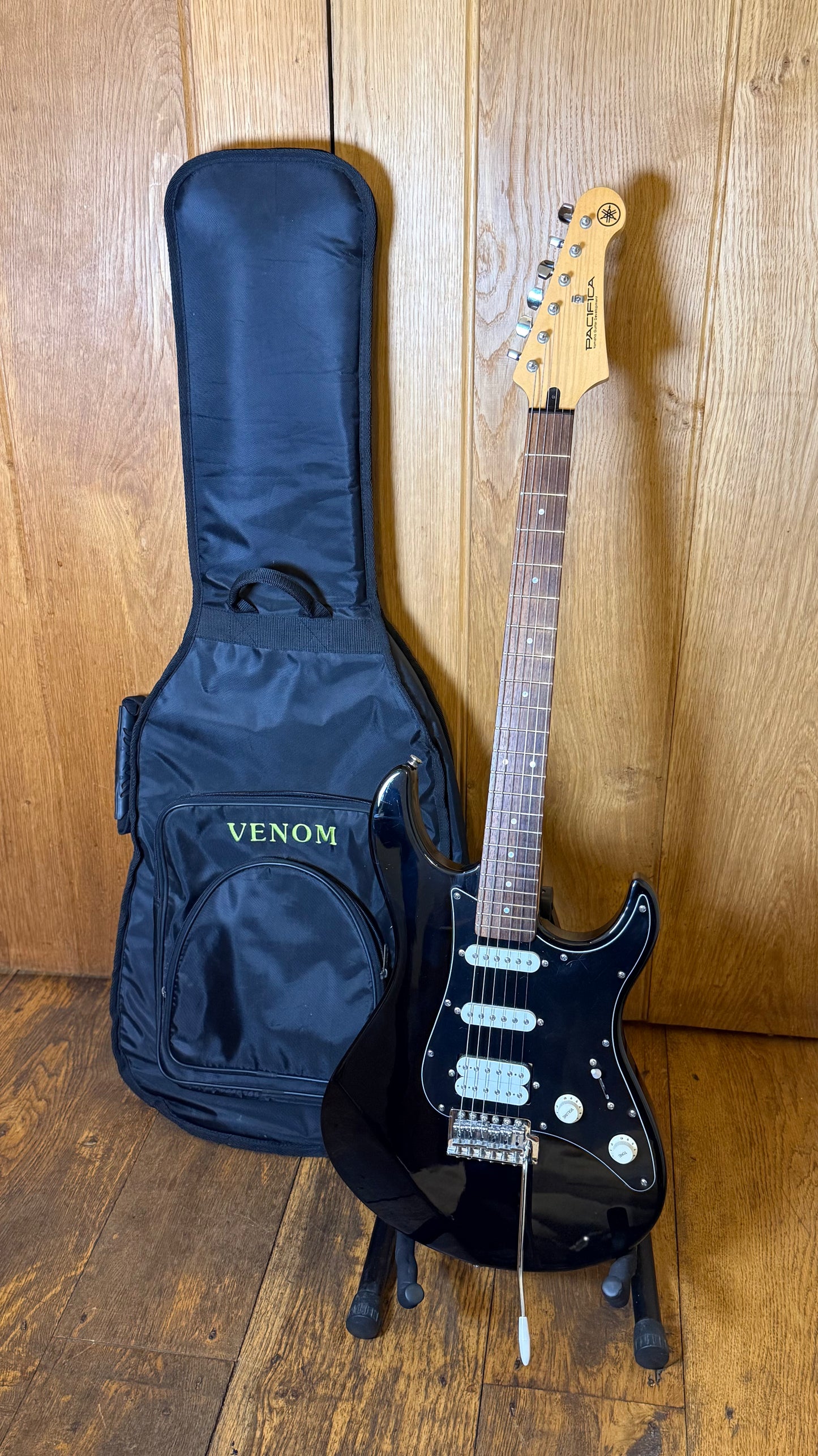 Yamaha Pacifica 012